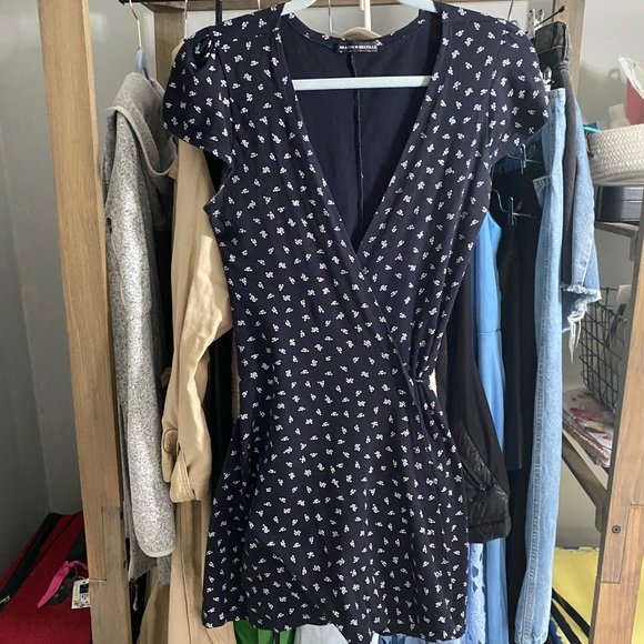 Brandy Melville Wrap Mini Dress - Picture 4 of 4